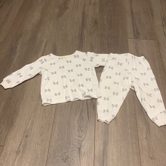 Carters baby girl 2 piece shirt and pants. Size 12 months. - Picture 1 of 3